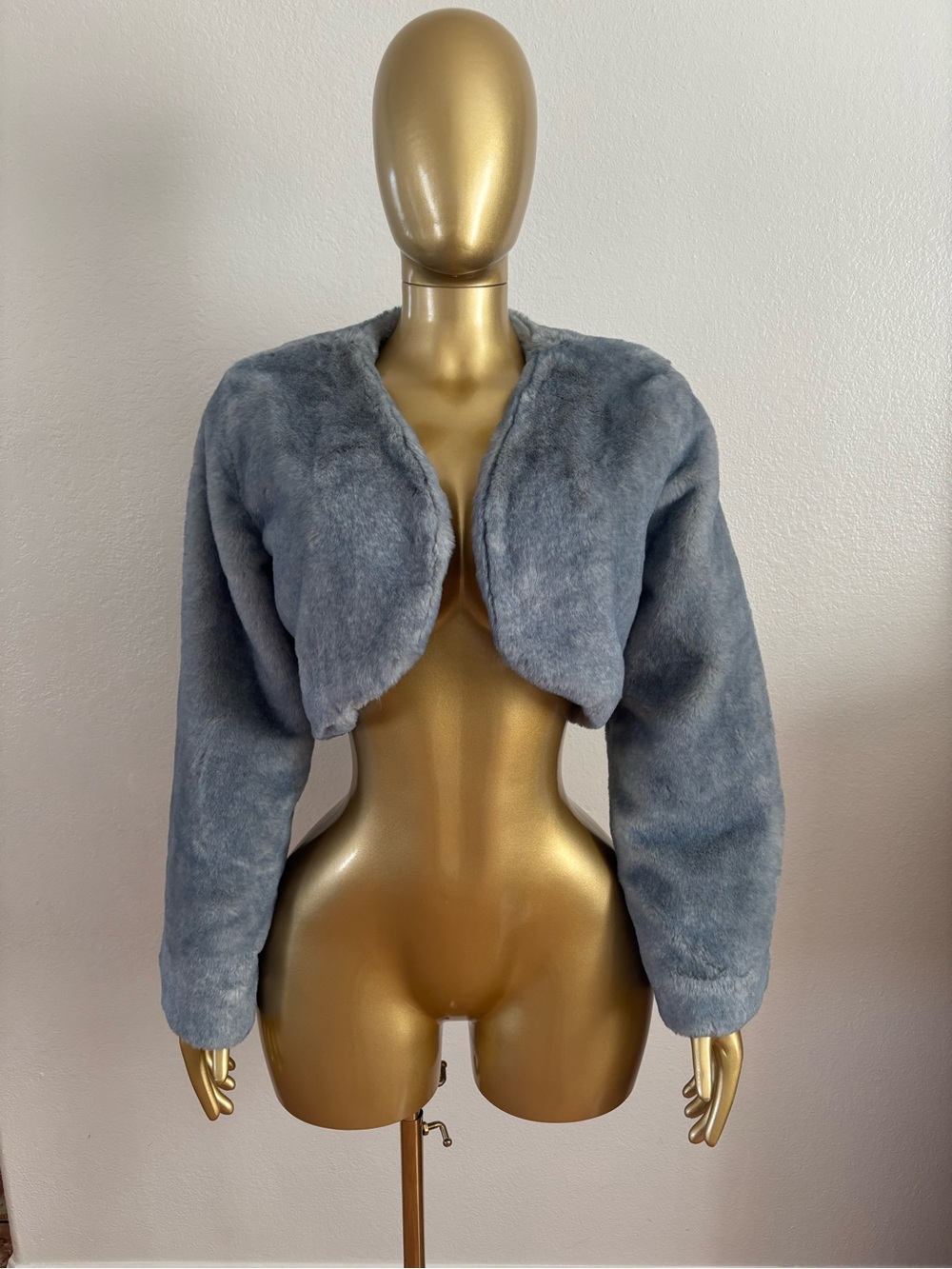 Cropped Plush Faux Fur Jacket in Gray